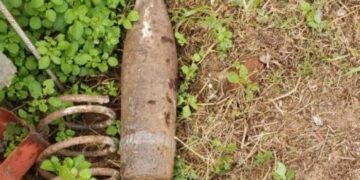 Quiso desarmar un artefacto de artillería, explotó y murió en el acto