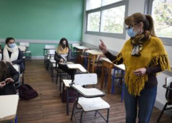 Covid-19: tres universidades exigirán pase sanitario para asistir a clases presenciales