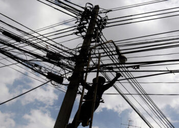 Esquina: operario recibió descarga eléctrica y cayó al vacío