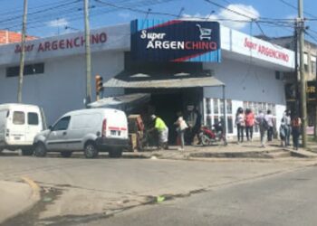 Un supermercadista chino mató a un ladrón encapuchado: era el carnicero de su comercio
