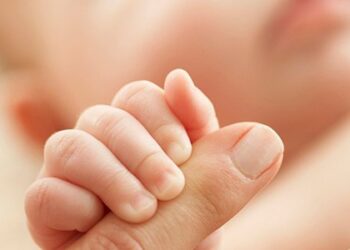 Un bebé tiene el 40% del cuerpo quemado porque su papá quiso prender el fuego del asado con combustible