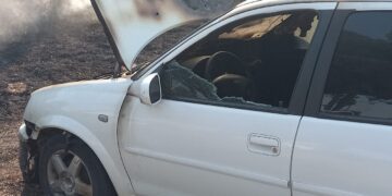 Corrientes: así consumió el fuego a varios vehículos estacionados