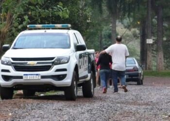 Su medio hermano la violaba y no le creían: la pesadilla de una niña