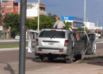 Corrientes: trabajadora sexual destrozó el auto de su cliente porque no le pagó