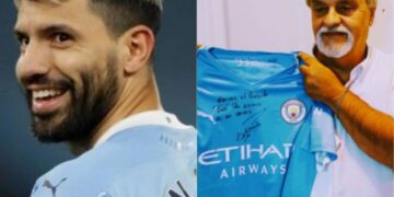 Libertador: Sergio Agüero donó una camiseta suya y útiles a una escuela