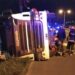 Mocoretá: volcó un camión y otro terminó en un zanjón