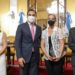 Gustavo Valdés entregó un presente a María Eugenia Mancini por el Día de la Mujer