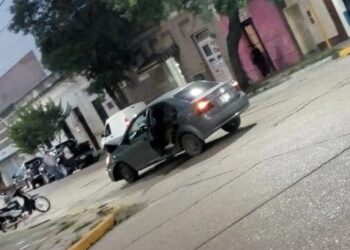 Esquina: accidente en la intersección de Sarmiento y 25 de mayo