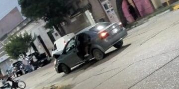 Esquina: accidente en la intersección de Sarmiento y 25 de mayo