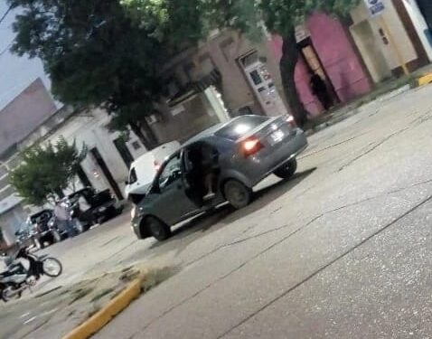 Esquina: accidente en la intersección de Sarmiento y 25 de mayo