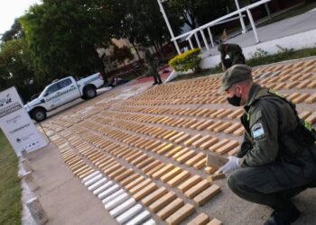 Paso de la Patria: Abandonaron un vehículo con más de 650 kilos de marihuana