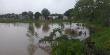 El Riachuelo sigue creciendo y no descartan sumar evacuados en San Luis del Palmar
