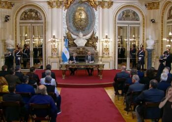 Bono para jubilados, trabajadores informales y monotributistas