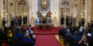 Bono para jubilados, trabajadores informales y monotributistas