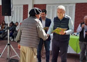 El Gobierno provincial entregó ayuda a pequeños productores de Esquina, Libertador y San Isidro