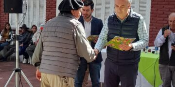 El Gobierno provincial entregó ayuda a pequeños productores de Esquina, Libertador y San Isidro
