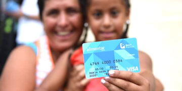 El Gobierno anunció un aumento del 50% para la Tarjeta Alimentar
