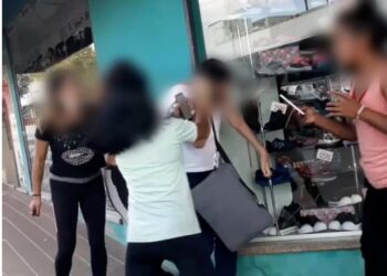Una madre se hizo pasar por su hija, citó al hombre que la acosaba y le dio una golpiza