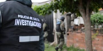 Un adolescente de 15 años mató a golpes a su hijo de 2 meses