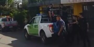 Mercedes: conductor le pego una trompada a inspector que lo habría multado