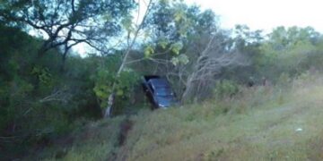 Caá Catí: conductor de una camioneta terminó en el monte