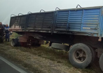 Camión cargado con piedras terminó destruido por el fuego en una ruta de Corrientes