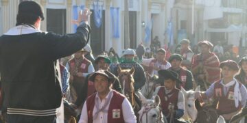 A caballo y hasta en bicicleta llegaron los devotos de la patrona de los imposibles