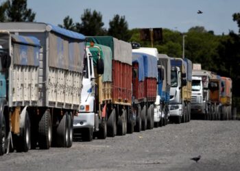 Se intensifica la protesta de los transportistas por el faltante de gasoil y el diálogo con el Gobierno no logró avances