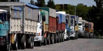 Se intensifica la protesta de los transportistas por el faltante de gasoil y el diálogo con el Gobierno no logró avances