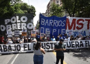 Cuántos beneficiarios de planes sociales tiene cada organización
