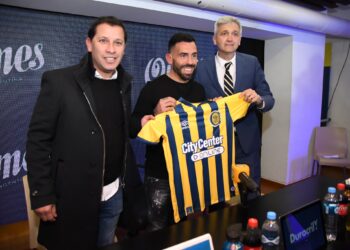 Carlos Tevez tuvo su primera práctica y es presentado como DT de Rosario Central