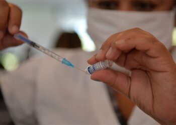 Arranca el debate por la supuesta venta de vacunas contra el Covid-19