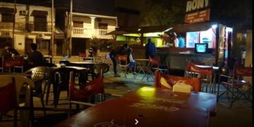 Ola de frío en Corrientes : hamburguesería desafió a comer gratis en musculosa, bermudas y ojotas