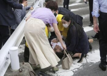 El video que muestra el momento exacto en el que le dispararon al exprimer ministro de Japón