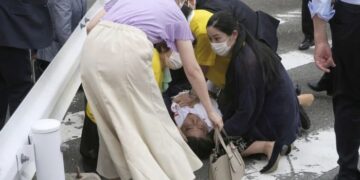 El video que muestra el momento exacto en el que le dispararon al exprimer ministro de Japón