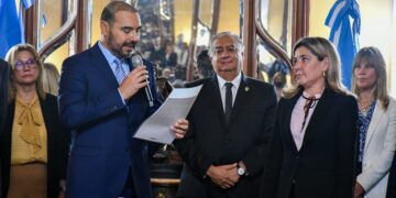 Valdés puso en funciones a la nueva ministra de Turismo