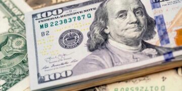Dólar hoy: el blue subió más de $100 en un mes y llegó a los $317