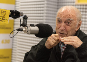 Cacho Fontana, la voz que revolucionó la radio y la presencia que le dio brillo a la TV, murió a los 90 años