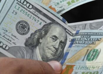 El dólar blue da un fuerte salto y llega a $280, mientras la Bolsa cae 3%