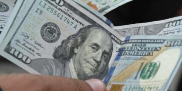 El dólar blue da un fuerte salto y llega a $280, mientras la Bolsa cae 3%