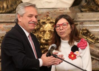 Silvina Batakis puso a disposición su renuncia y está en duda si continúa