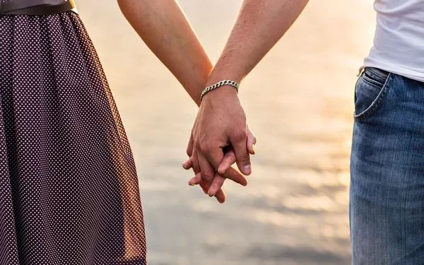 Como antes de Tinder: puso un aviso en el diario para hallar pareja