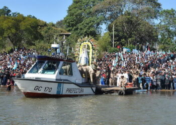Itatí: Suspendieron la procesión náutica de la virgen por mal tiempo