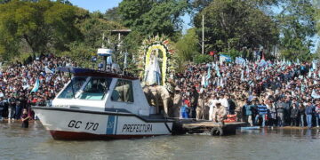 Itatí: Suspendieron la procesión náutica de la virgen por mal tiempo
