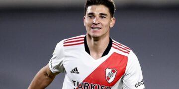 Julián Álvarez presentó a su novia