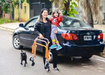 Tiene una hija con discapacidad y una pareja le regaló su auto