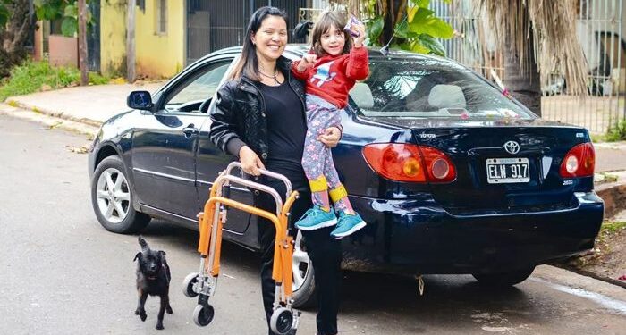Tiene una hija con discapacidad y una pareja le regaló su auto