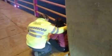 Una joven de 18 años intentó arrojarse del Puente: fue rescatada