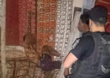 Corrientes: intentó robar en una casa y quedó enganchado por el portón