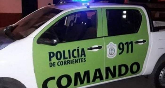 Vestidos de policías atacaron a madre de un productor y se llevaron 240 mil dólares